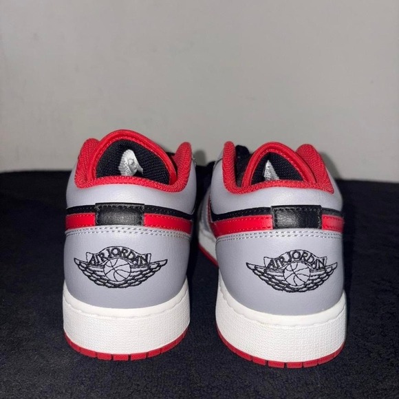 Air Jordan 1 Low Cement Fire Red Size 7Y / 8.5W Pre-Owned - Picture 7 of 7